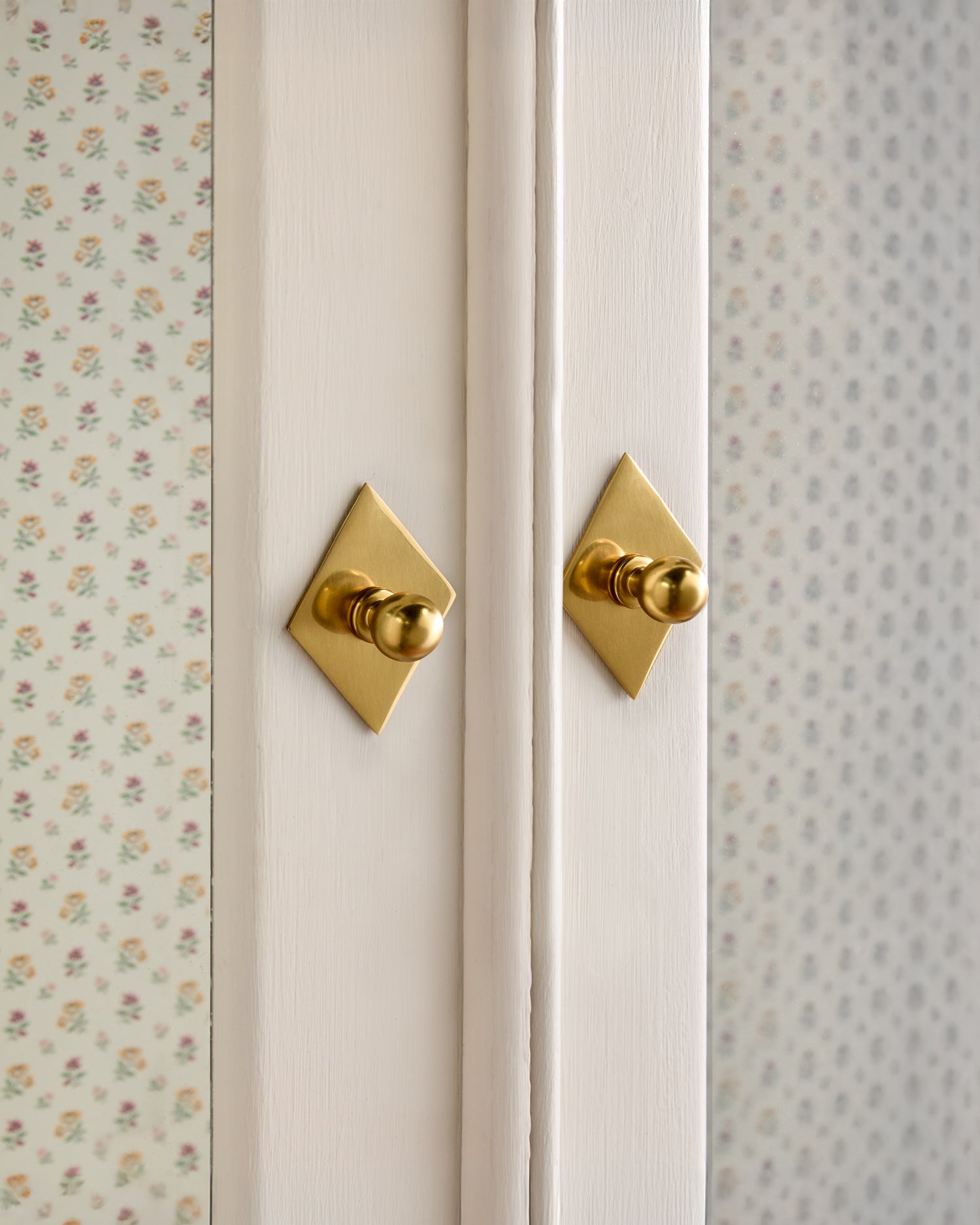 Diamond Backplate, Aged Brass