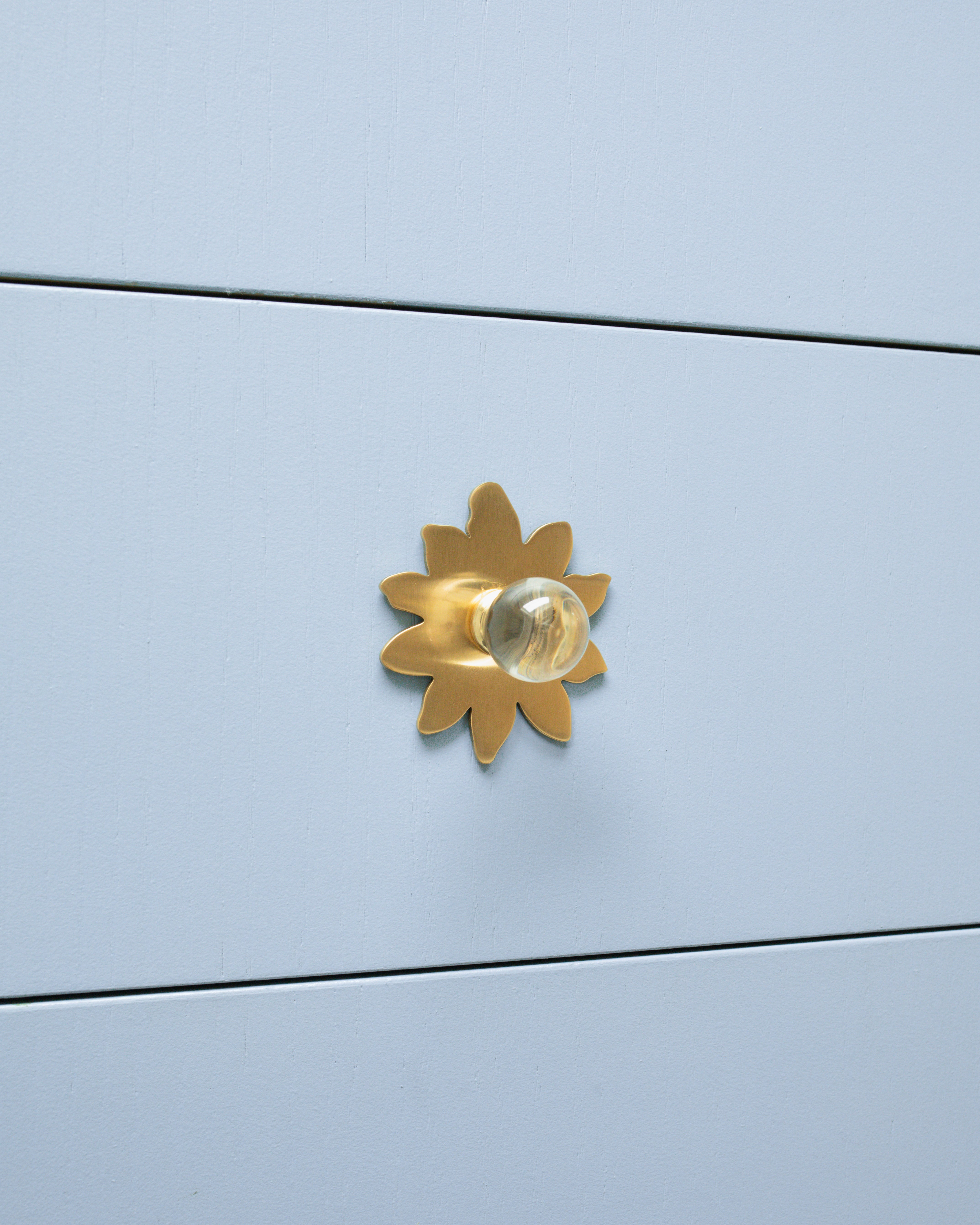 Flower Backplate, Aged Brass
