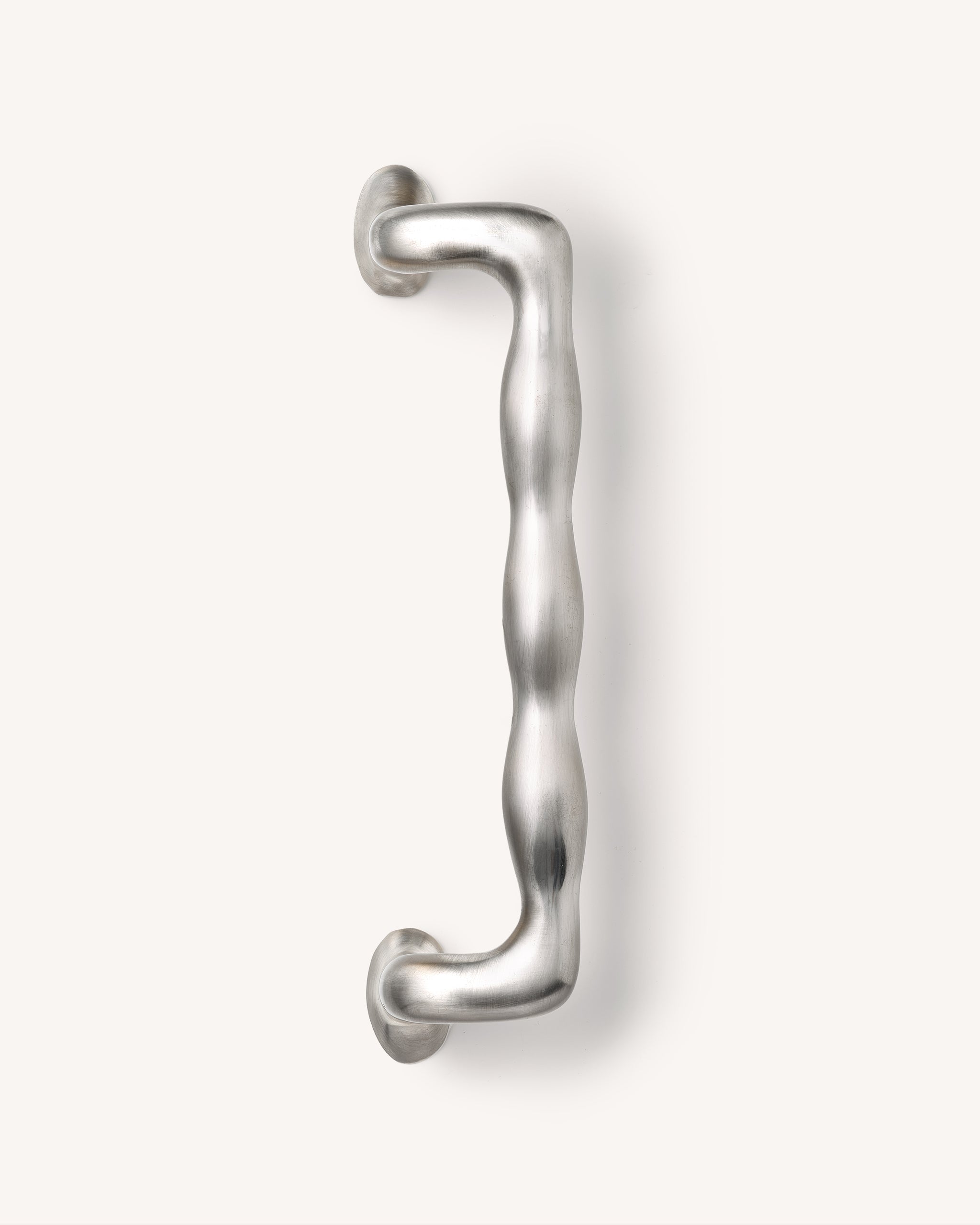 Jumbo Wave Handle, Brushed Nickel