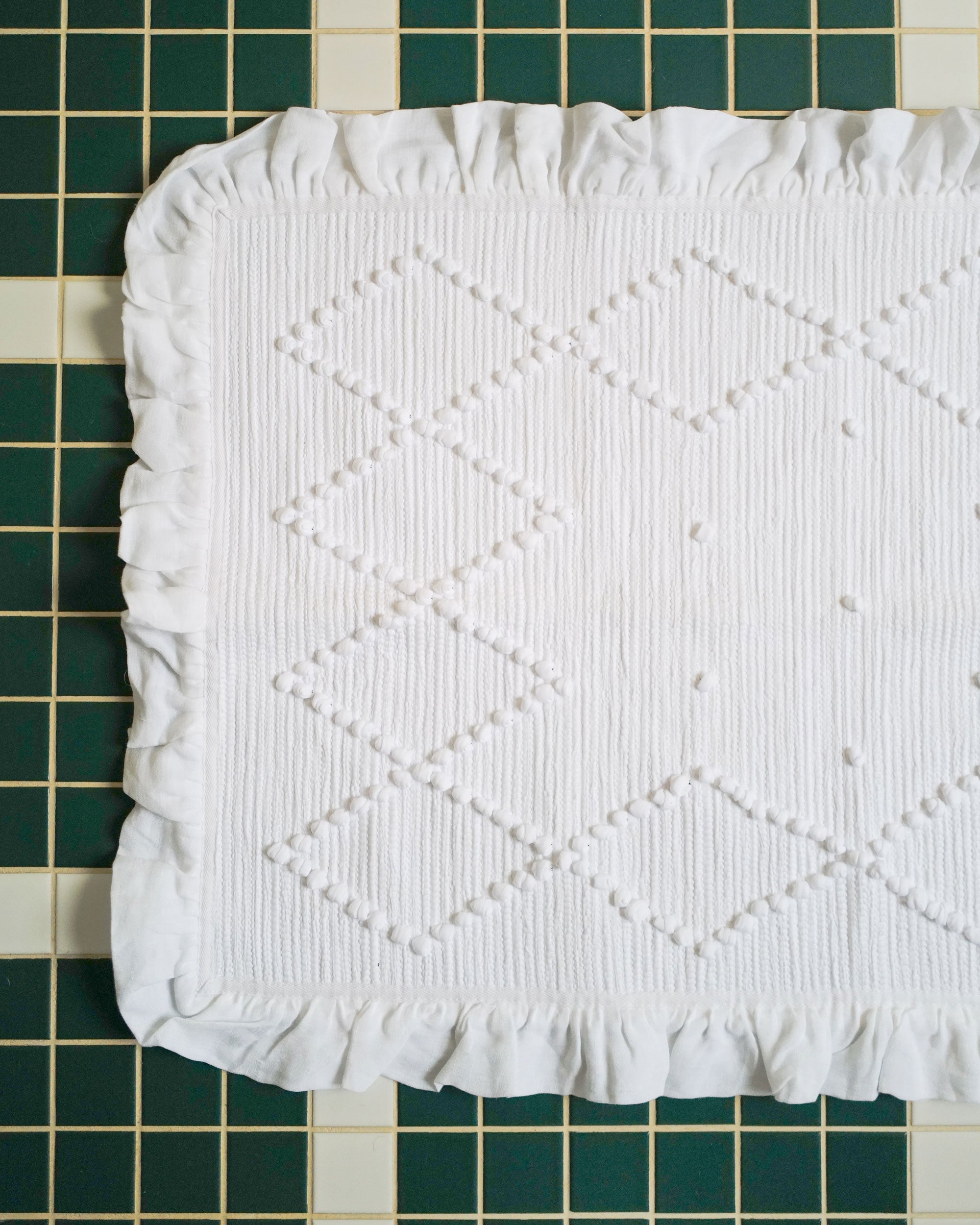 Linen Frill Bathmat, White